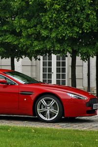 Preview wallpaper aston martin, v8, vantage, 2008, red, side view, cars, building