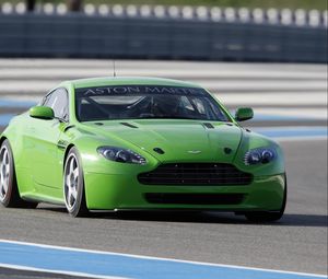 Preview wallpaper aston martin, v8, vantage, 2007, green, front view, auto