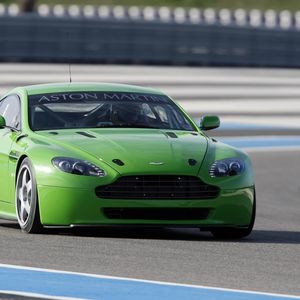 Preview wallpaper aston martin, v8, vantage, 2007, green, front view, auto