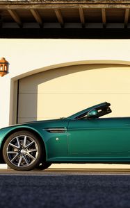 Preview wallpaper aston martin, v8, vantage, 2011, green, side view, auto