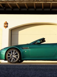 Preview wallpaper aston martin, v8, vantage, 2011, green, side view, auto