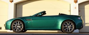 Preview wallpaper aston martin, v8, vantage, 2011, green, side view, auto