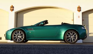 Preview wallpaper aston martin, v8, vantage, 2011, green, side view, auto