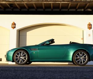 Preview wallpaper aston martin, v8, vantage, 2011, green, side view, auto