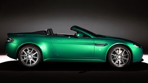 Preview wallpaper aston martin, v8, vantage, 2011, green, side view, style