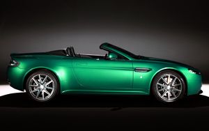 Preview wallpaper aston martin, v8, vantage, 2011, green, side view, style