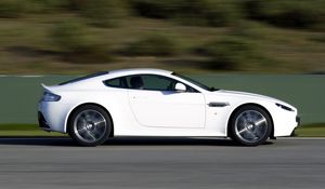 Preview wallpaper aston martin, v8, vantage, 2011, white, side view, cars, speed