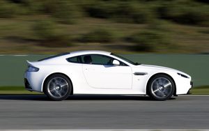 Preview wallpaper aston martin, v8, vantage, 2011, white, side view, cars, speed