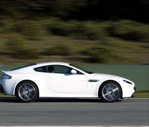 Preview wallpaper aston martin, v8, vantage, 2011, white, side view, cars, speed