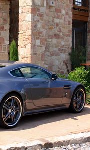 Preview wallpaper aston martin, v8, vantage, 2009, gray, side view, sports, building