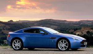 Preview wallpaper aston martin, v8, vantage, 2005, blue, side view, cars, nature