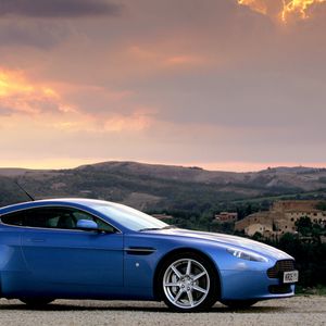 Preview wallpaper aston martin, v8, vantage, 2005, blue, side view, cars, nature