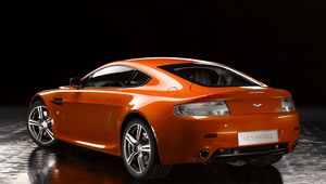 Preview wallpaper aston martin, v8, vantage, 2008, orange, side view, auto, reflection