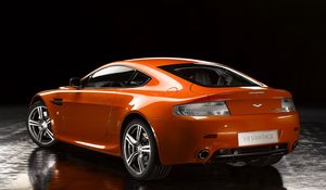 Preview wallpaper aston martin, v8, vantage, 2008, orange, side view, auto, reflection