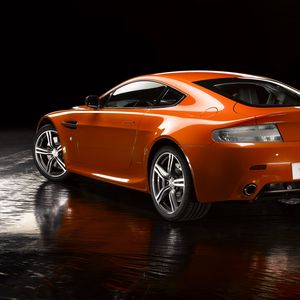 Preview wallpaper aston martin, v8, vantage, 2008, orange, side view, auto, reflection