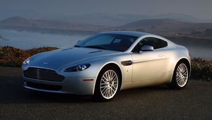 Preview wallpaper aston martin, v8, vantage, 2008, silver, side view, cars, mountains