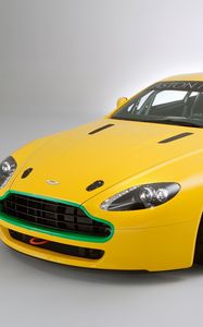 Preview wallpaper aston martin, v8, vantage, 2007, yellow, front view, style, auto