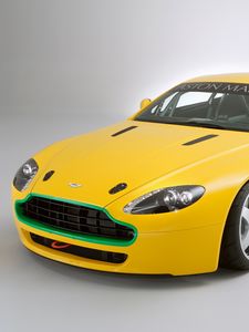 Preview wallpaper aston martin, v8, vantage, 2007, yellow, front view, style, auto