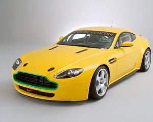 Preview wallpaper aston martin, v8, vantage, 2007, yellow, front view, style, auto