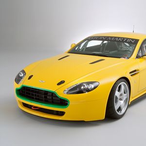 Preview wallpaper aston martin, v8, vantage, 2007, yellow, front view, style, auto