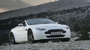 Preview wallpaper aston martin, v8, vantage, 2006, white, front view, auto