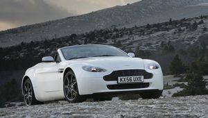 Preview wallpaper aston martin, v8, vantage, 2006, white, front view, auto