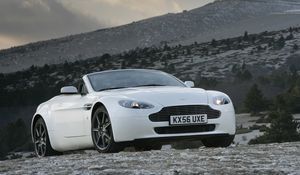 Preview wallpaper aston martin, v8, vantage, 2006, white, front view, auto