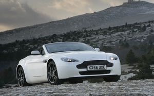 Preview wallpaper aston martin, v8, vantage, 2006, white, front view, auto