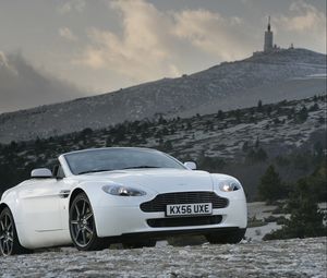 Preview wallpaper aston martin, v8, vantage, 2006, white, front view, auto