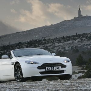 Preview wallpaper aston martin, v8, vantage, 2006, white, front view, auto