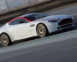 Preview wallpaper aston martin, v8, vantage, 2009, white, side view, cars, speed