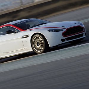 Preview wallpaper aston martin, v8, vantage, 2009, white, side view, cars, speed