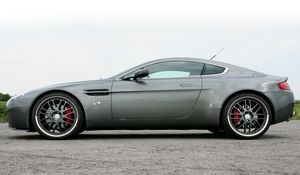 Preview wallpaper aston martin, v8, vantage, 2005, gray, side view, style, sports