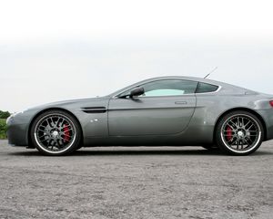 Preview wallpaper aston martin, v8, vantage, 2005, gray, side view, style, sports