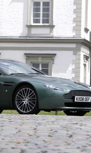 Preview wallpaper aston martin, v8, vantage, 2008, green, side view, style, building