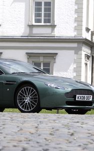 Preview wallpaper aston martin, v8, vantage, 2008, green, side view, style, building