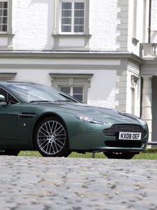 Preview wallpaper aston martin, v8, vantage, 2008, green, side view, style, building