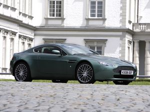 Preview wallpaper aston martin, v8, vantage, 2008, green, side view, style, building