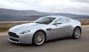 Preview wallpaper aston martin, v8, vantage, 2005, silver, side view, cars, speed