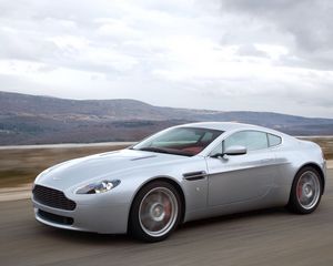 Preview wallpaper aston martin, v8, vantage, 2005, silver, side view, cars, speed