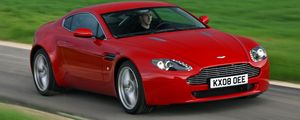 Preview wallpaper aston martin, v8, vantage, 2008, red, front view, grass