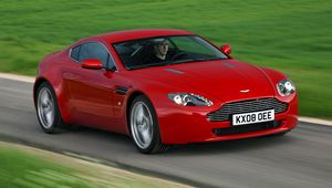 Preview wallpaper aston martin, v8, vantage, 2008, red, front view, grass