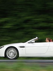 Preview wallpaper aston martin, v8, vantage, 2008, green, side view, speed, nature