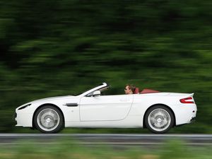 Preview wallpaper aston martin, v8, vantage, 2008, green, side view, speed, nature