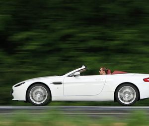 Preview wallpaper aston martin, v8, vantage, 2008, green, side view, speed, nature