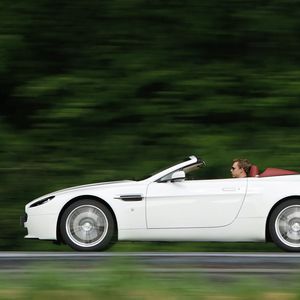 Preview wallpaper aston martin, v8, vantage, 2008, green, side view, speed, nature