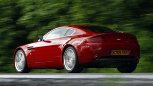 Preview wallpaper aston martin, v8, vantage, 2008, red, side view, trees