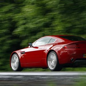 Preview wallpaper aston martin, v8, vantage, 2008, red, side view, trees