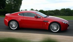 Preview wallpaper aston martin, v8, vantage, 2008, red, side view, style, speed