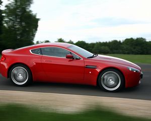 Preview wallpaper aston martin, v8, vantage, 2008, red, side view, style, speed